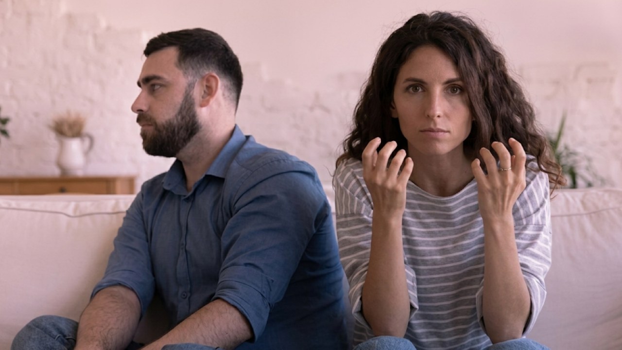 Муж изменил и не признается: как узнать правду и что делать жене, если он всё отрицает