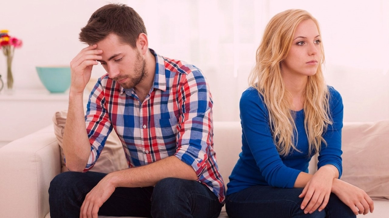 Поздние возвращения домой и измена: как распознать правду и что делать жене