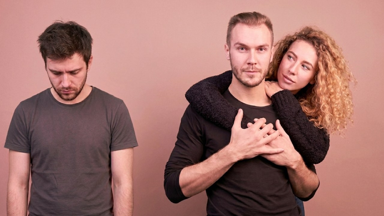 У жены любовник: что делать мужу, как пережить измену и можно ли сохранить семью — советы психолога